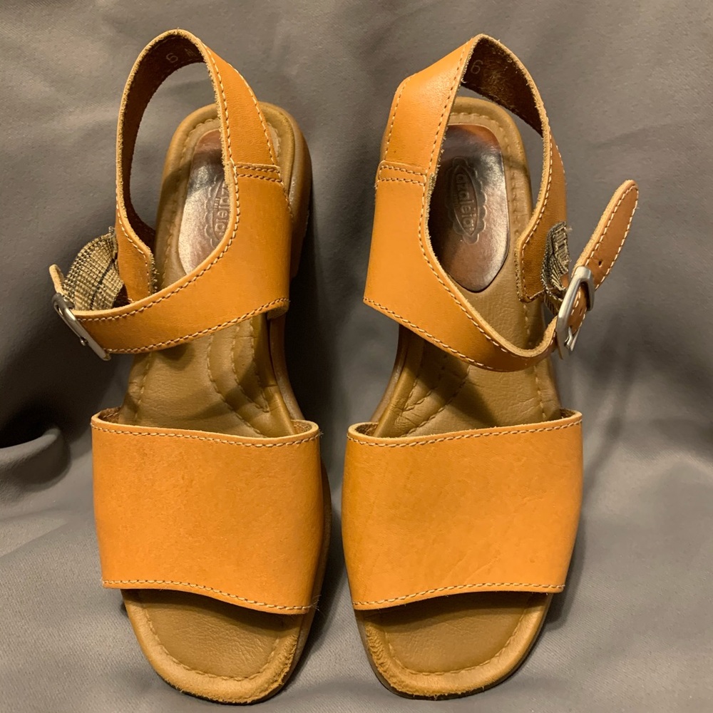 Azaleia Leather Sandals. Size 6